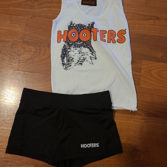 Hooters uniform xs top and xxs shorts - Picture 3 of 10